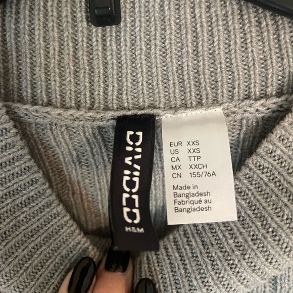 Gray cropped sweater women’s size XXS - brand new never worn - Picture 2 of 3